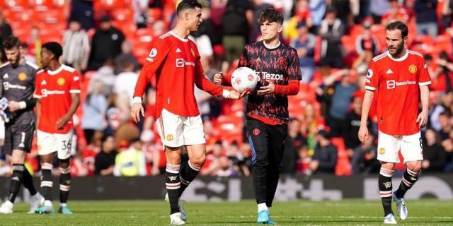 PP电子导航-获赠C罗第60次帽子戏法用球 加纳乔夸他史上最佳