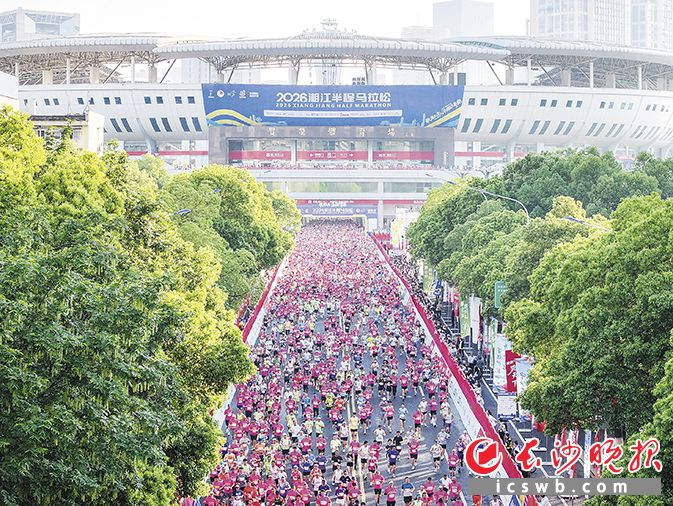 PP电子导航-跑在春天里　逐梦湘江畔|马拉松|长沙晚报|黄菲|半程马拉松|长沙市_新浪体育_新浪新闻